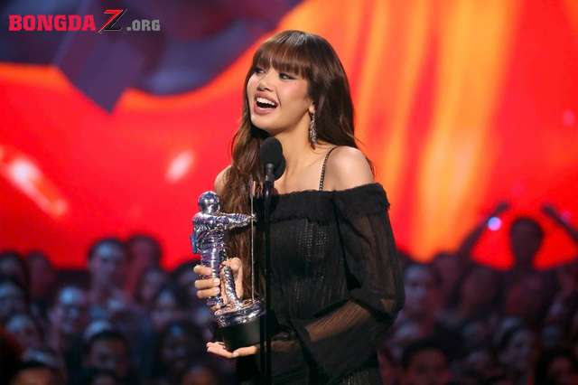  Lisa làm nên lịch sử lần thứ hai tại MTV VMAs, lại độc chiếm giải "Best Kpop"